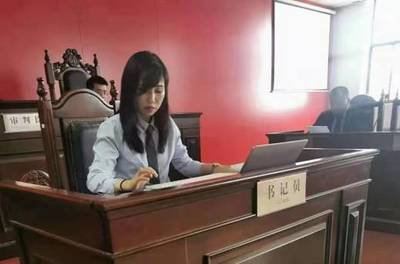 文法學院與河南中原法匯律師事務所聯(lián)合開展“學史明理、知法用法”模擬庭審活動